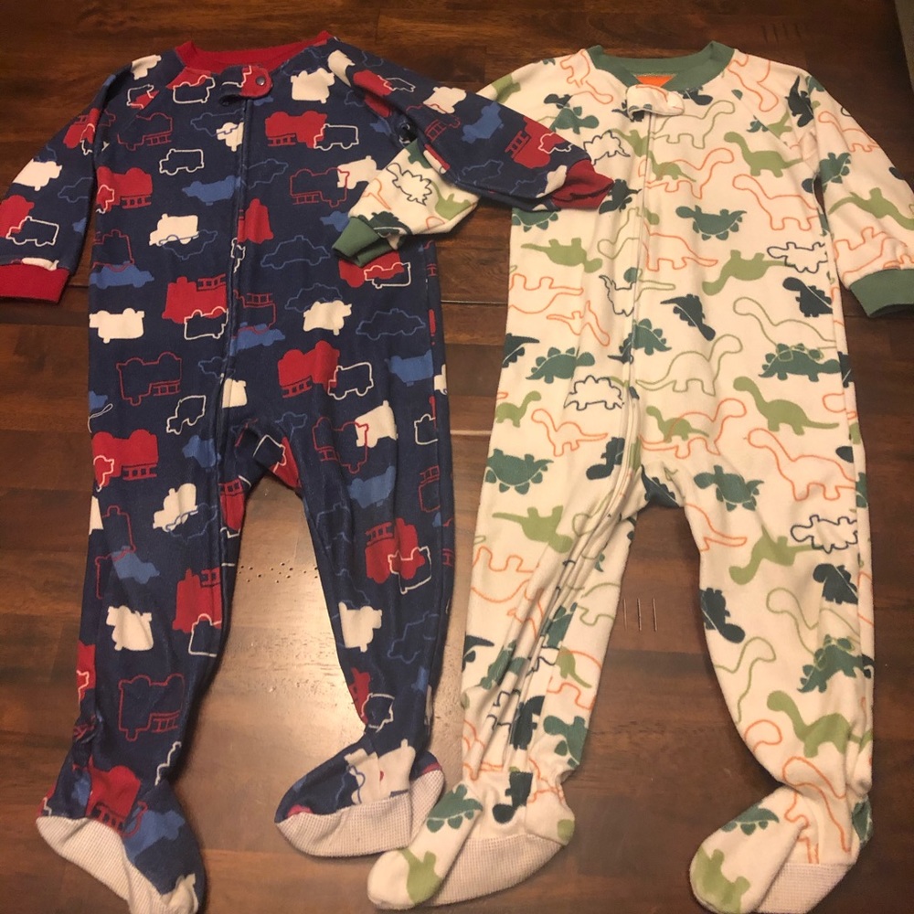 Two pairs light fleece pjs